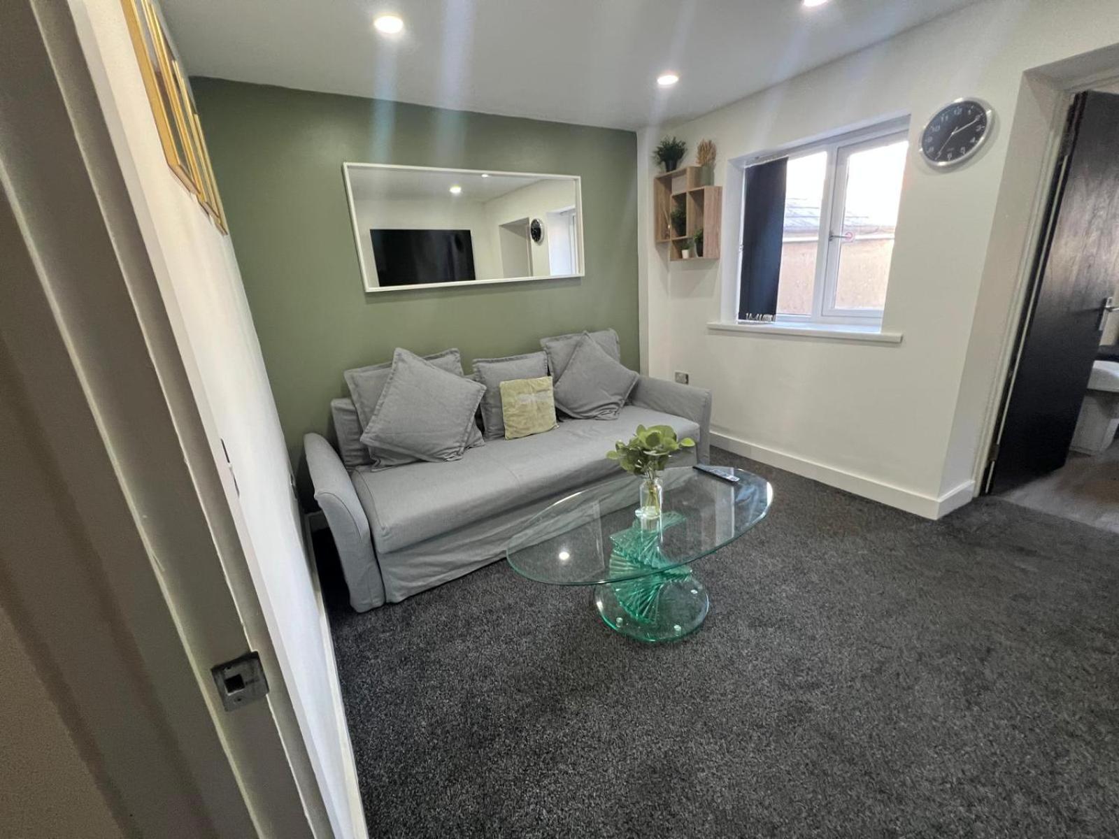 City Centre Location! For Business And Leisure! 5/6 Guests Cardiff Buitenkant foto
